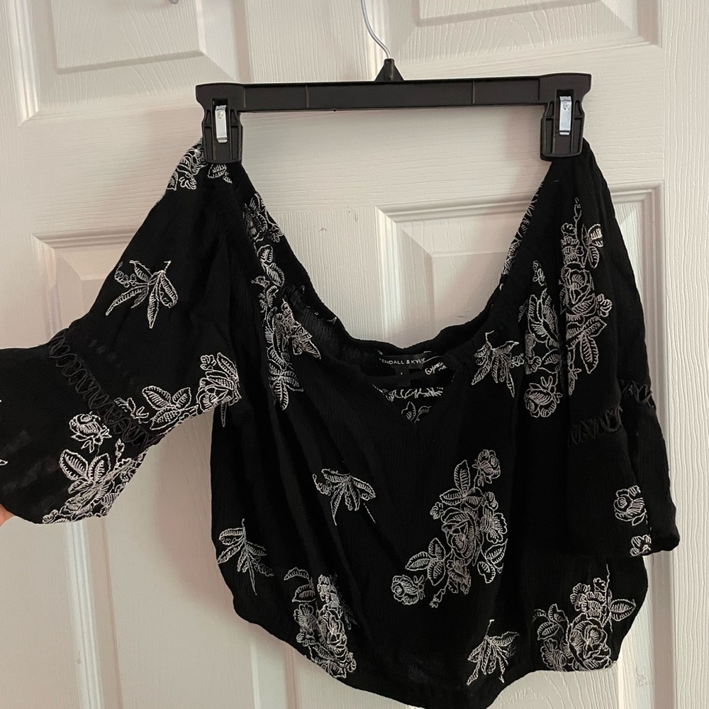 Pacsun Kendall and Kylie Cropped Floral Blouse. Size Large.